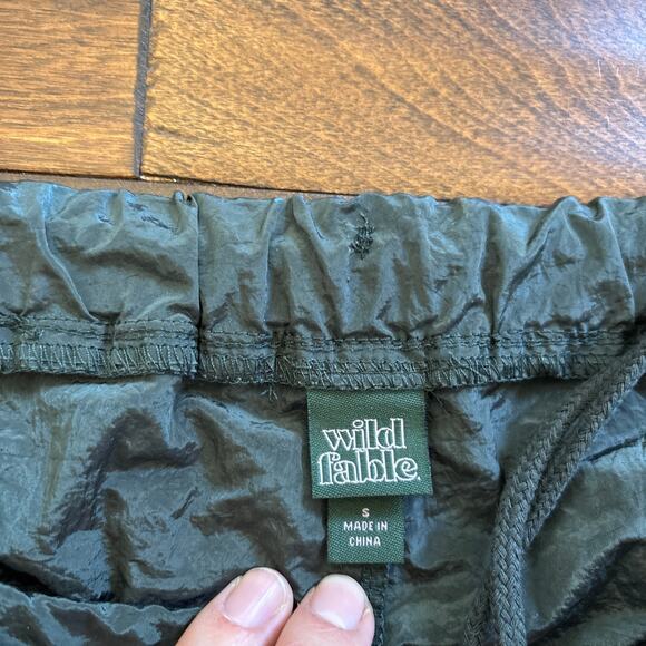 NWT Wild Fable Mid Rise Wide Leg Relaxed Parachute Pant Dark Green Womens Size S - Picture 5 of 9